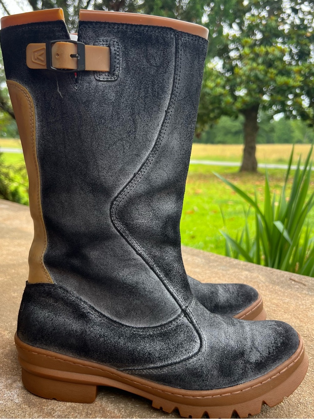 Keen Willamette Women’s Black Suede Mid-Calf Boots with Tan Trim - Picture 2 of 15